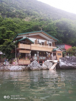 Гостиница El Gordo's Seaside Adventure Lodge  Эль-Нидо